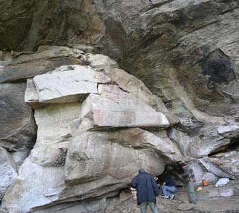Vista del acceso a la caverna que traslada a la azotea